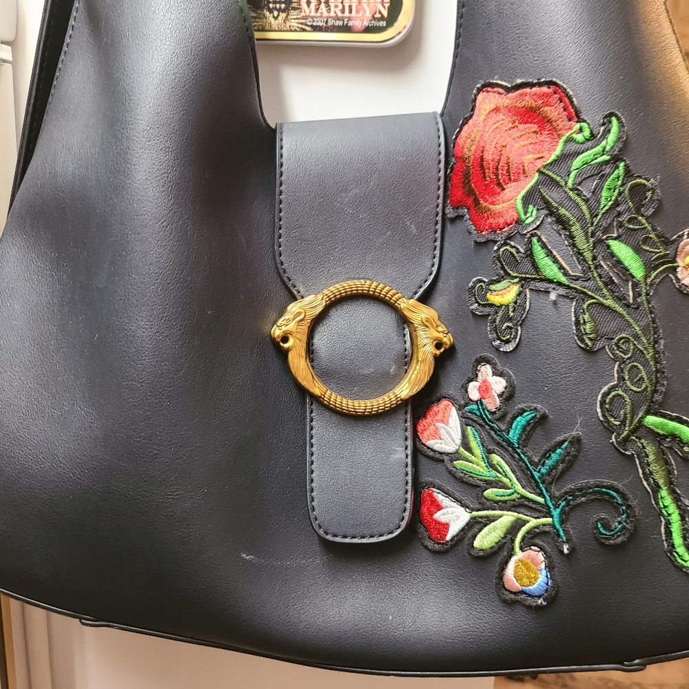 Embroidered bag - Picture 4 of 7